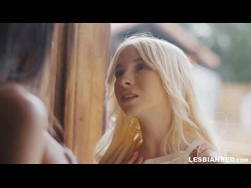 ❤️ D'Meedche kënnt e puer Méint méi spéit heem a schléisst op d'Stiefmamm hir Muschi iessen Sluts op lb.gayasianporn.ru ☑